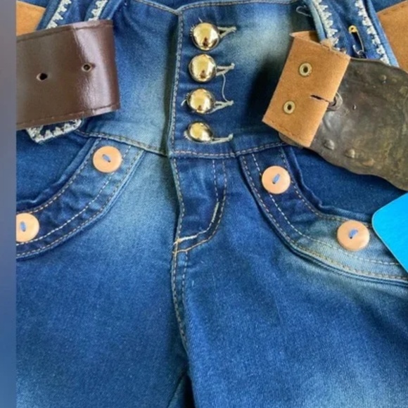 NWT Dfans Women’s Blue Distressed Jeans with Belt 6 - Picture 3 of 8